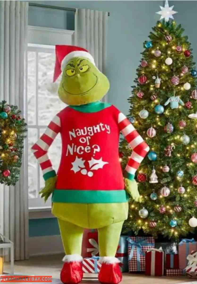 6ft Automated Santa & Grinch