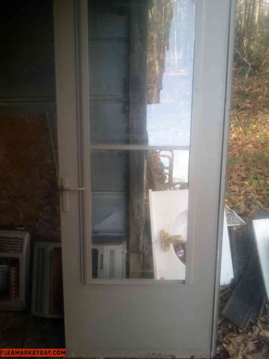 exterior door with single pull down window - Demorest, Georgia - FleaMarketBay