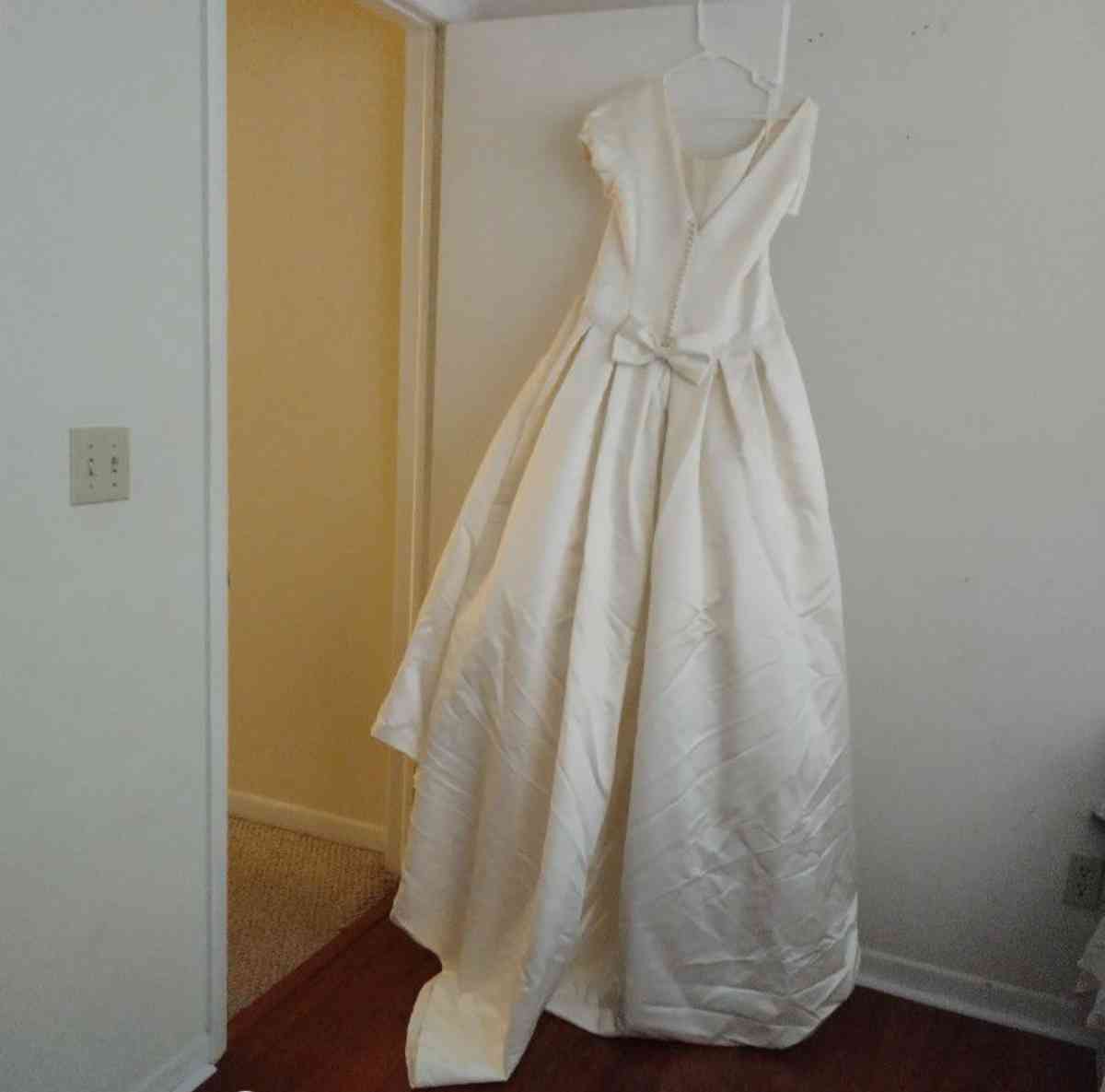 wedding dress - Tampa, Florida - FleaMarketBay