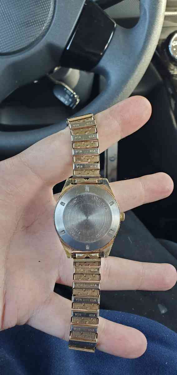 Gold Bulova watch - Renton, Washington - FleaMarketBay