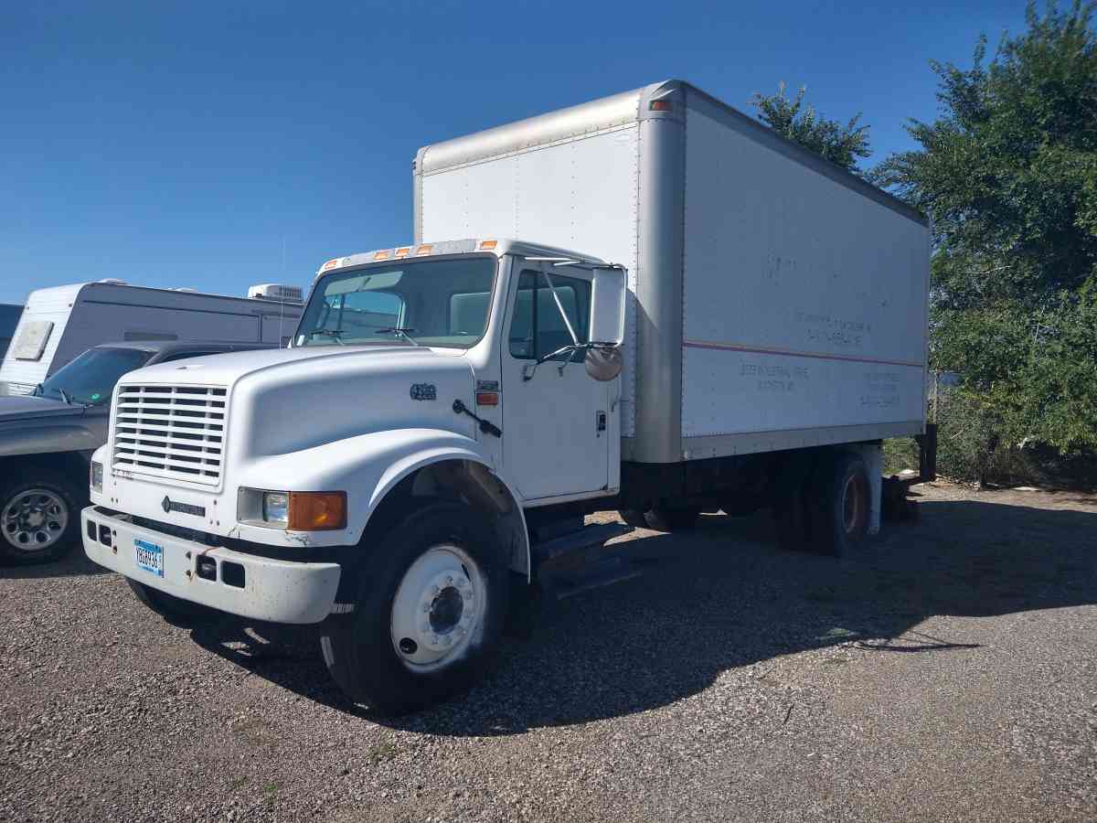 2001 international straight truck 4700 series - Anoka, Minnesota - FleaMarketBay