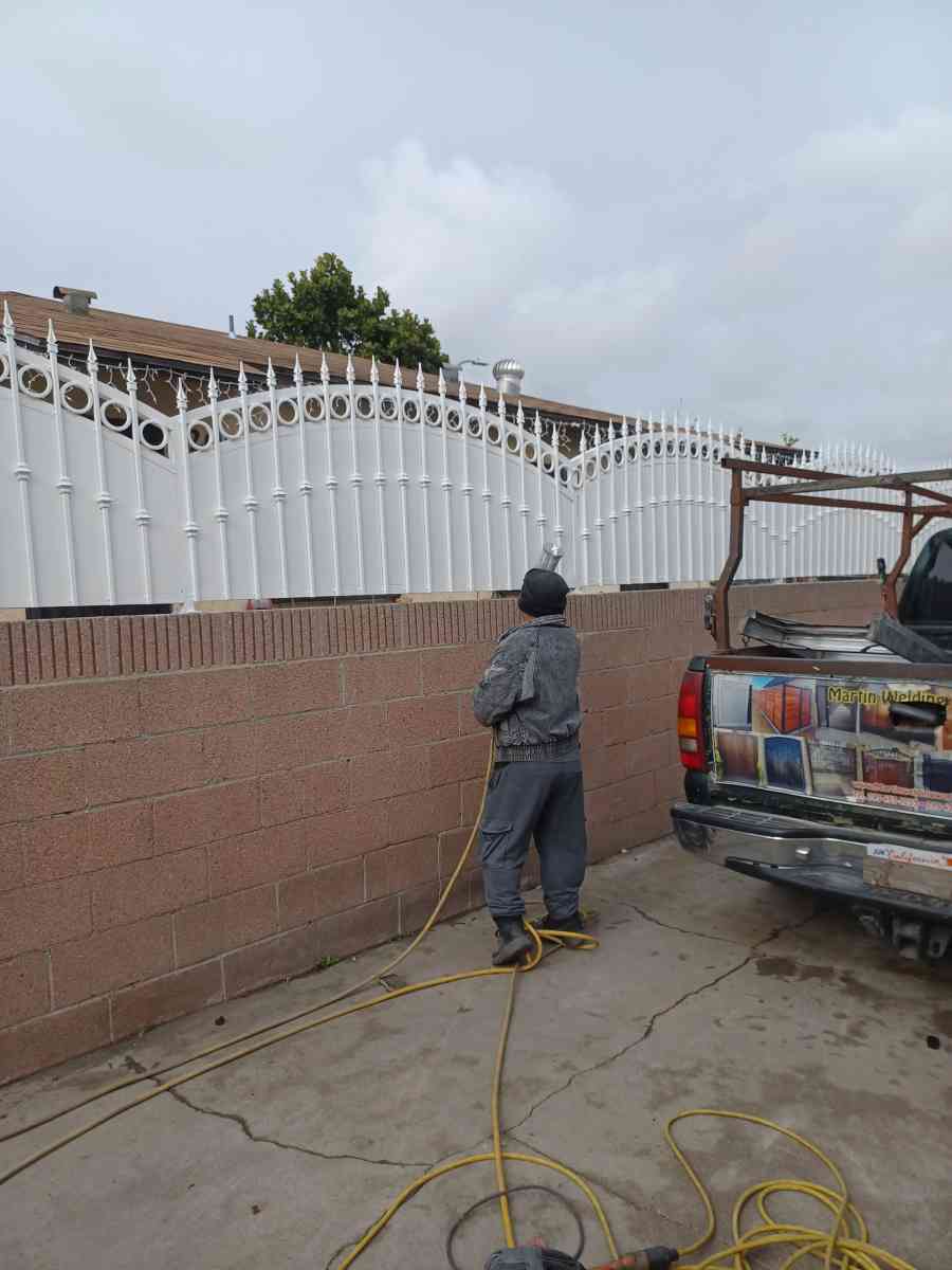 Fencing Doors - Altadena, California - FleaMarketBay