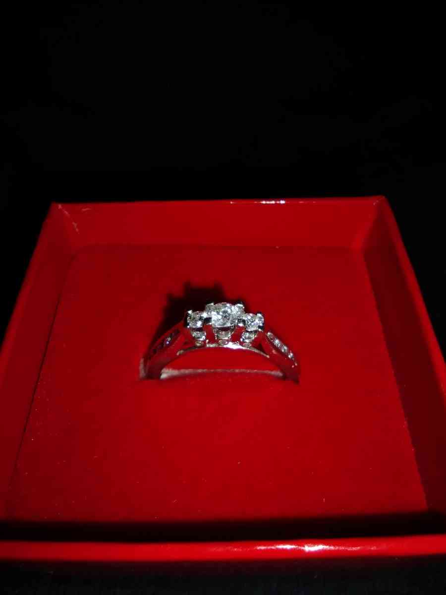 jewlry women's ring - Houston, Texas - FleaMarketBay