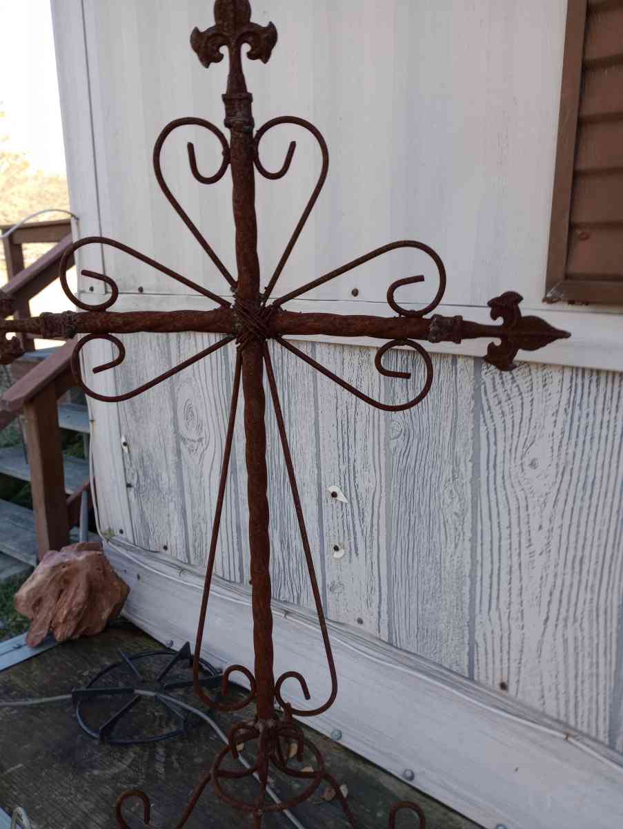 wrought iron cross - Kaufman, Texas