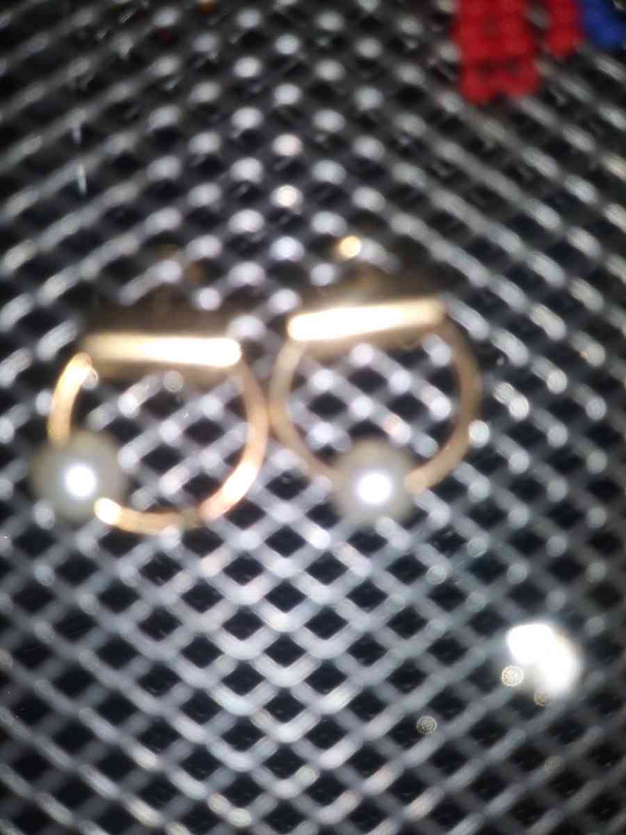 Assortment of Fashion Earrings - Alicia, Arkansas - FleaMarketBay