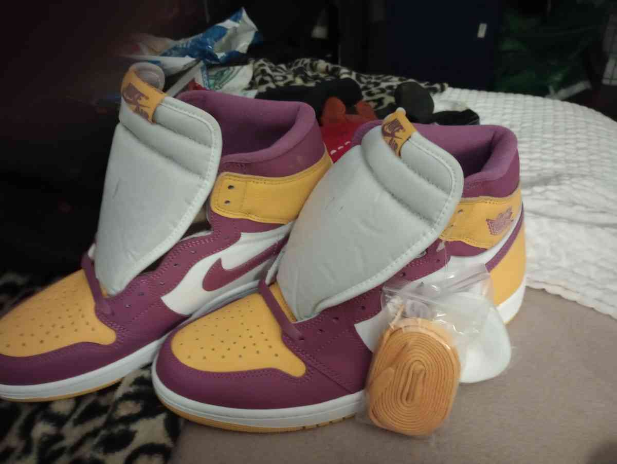 Mans Air Jordan 1 Retro High OG - Newport Beach, California