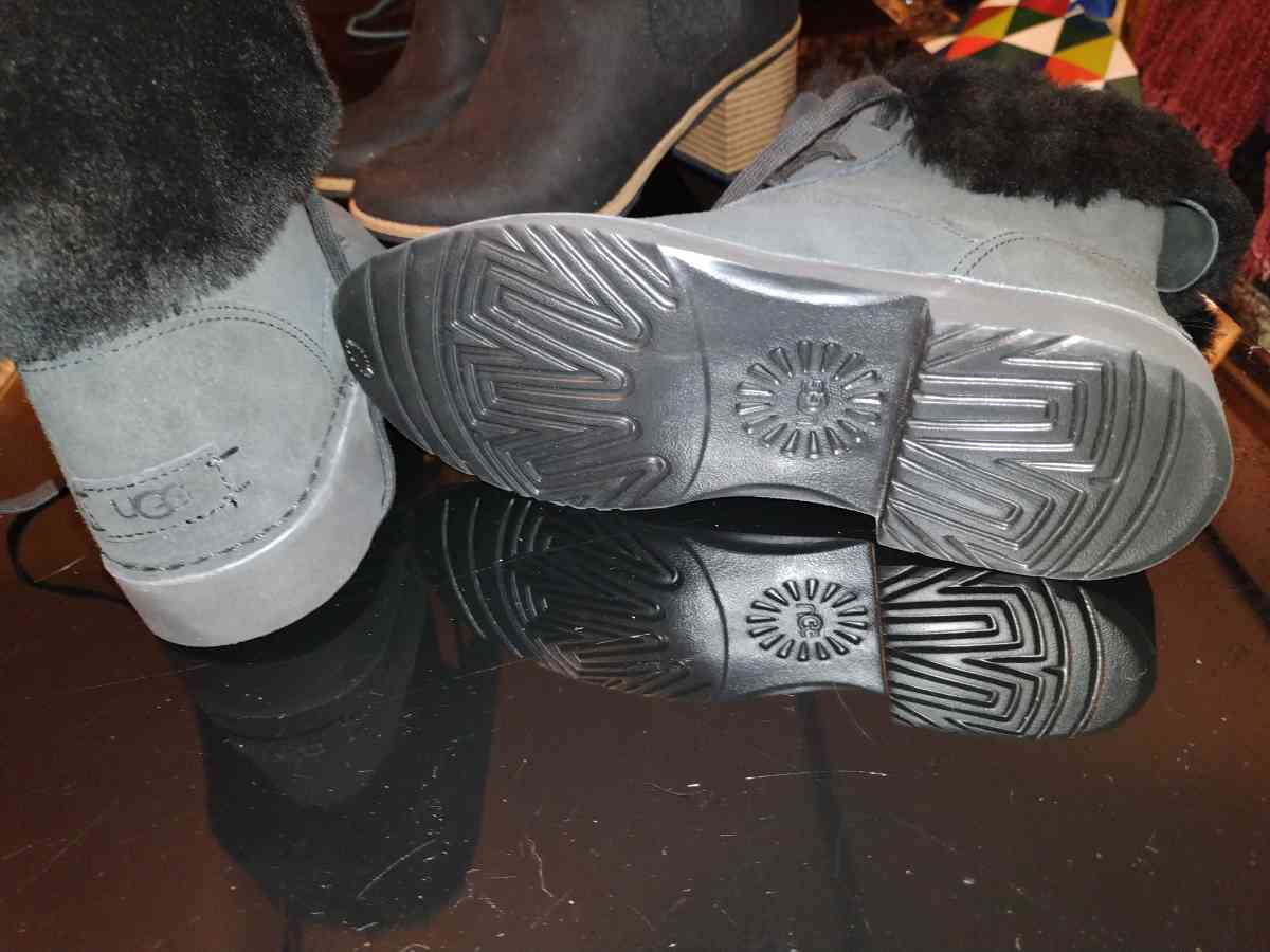 WOMENS UGG BOOTS size 7 - China Grove, North Carolina - FleaMarketBay