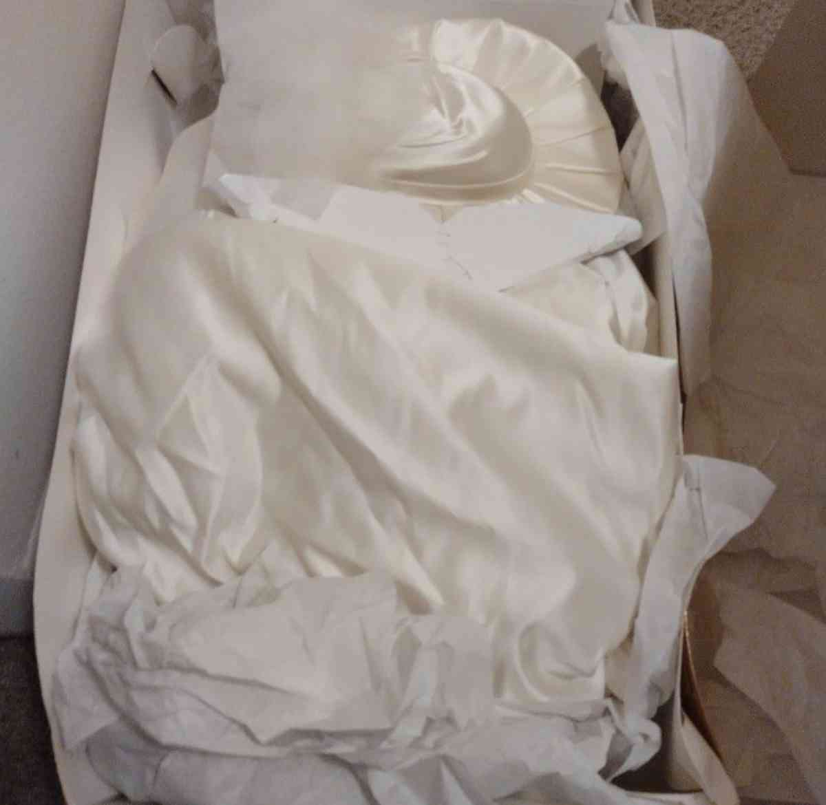 wedding dress - Tampa, Florida - FleaMarketBay