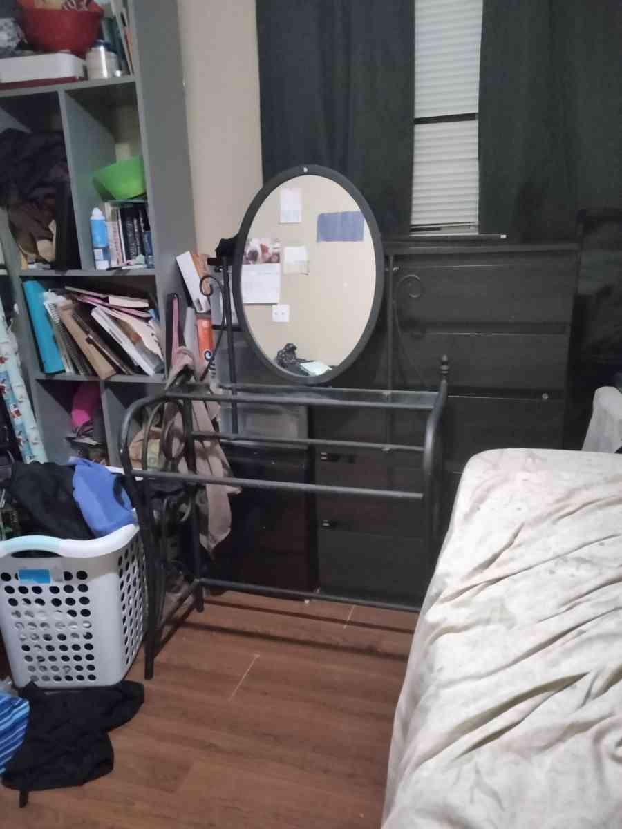 vanity - Rio Linda, California - FleaMarketBay