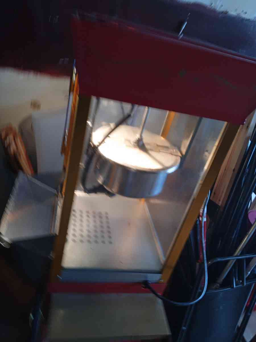 popcorn maker been used 3 or for times works excellent - Louisville, Kentucky - FleaMarketBay