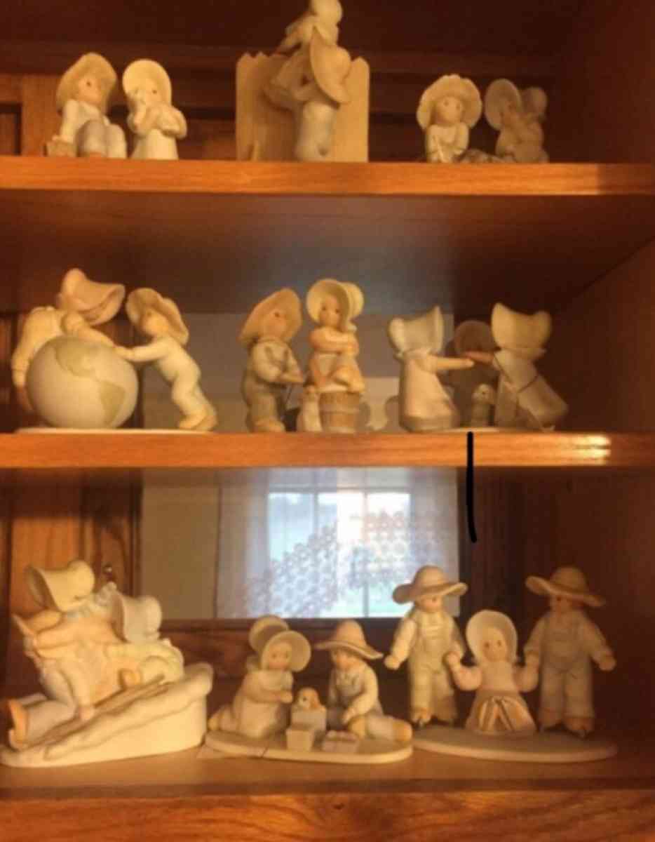 Home Interiors Circle of Friends Figurines and Christmas Pla - Mc Minnville, Tennessee - FleaMarketBay