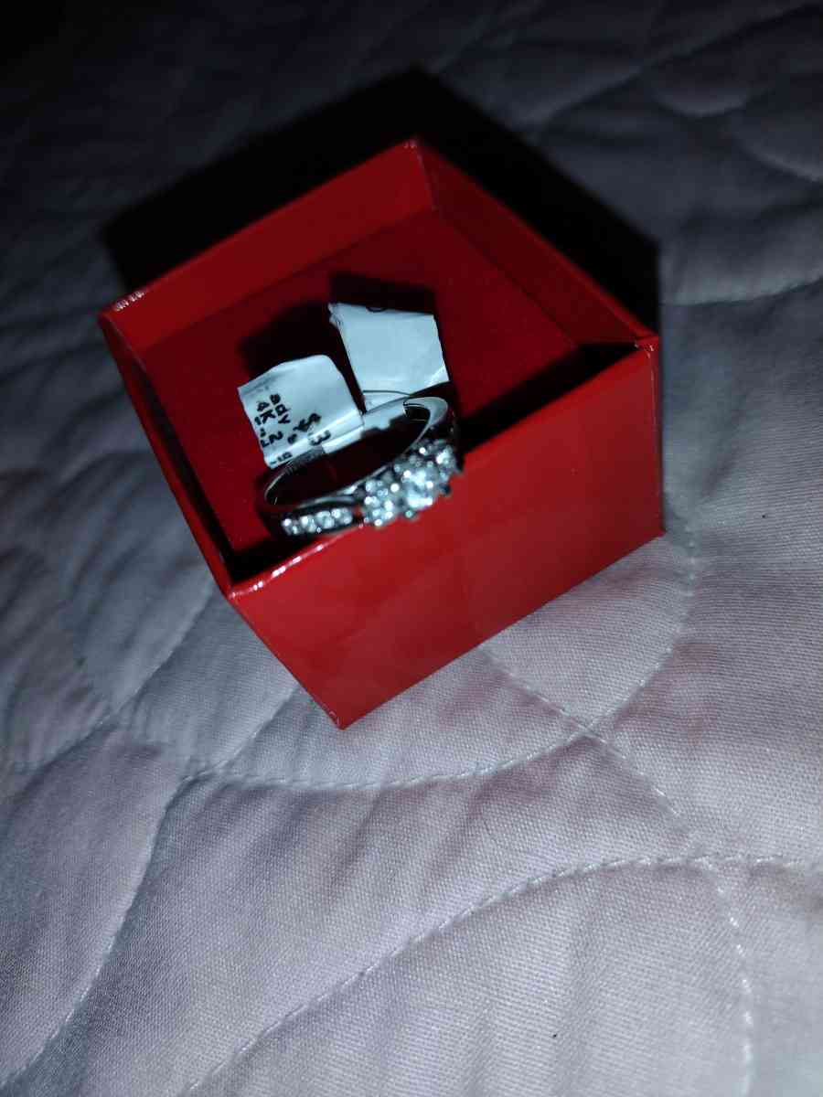 jewlry women's ring - Houston, Texas - FleaMarketBay