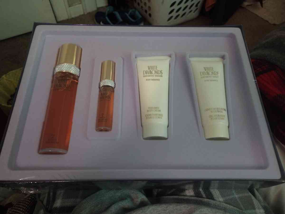 White Diamonds set - South Bend, Indiana - FleaMarketBay