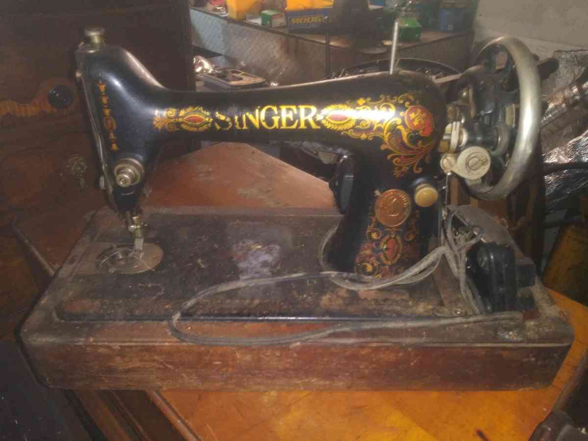 singer sewing machine - Strawberry Plains, Tennessee
