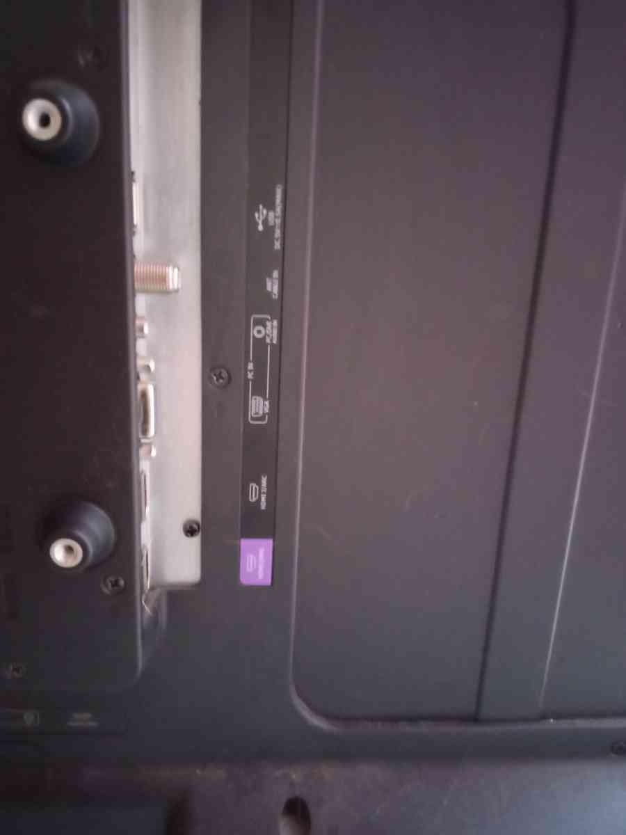 hennisee flatscreen tv - Wichita, Kansas - FleaMarketBay