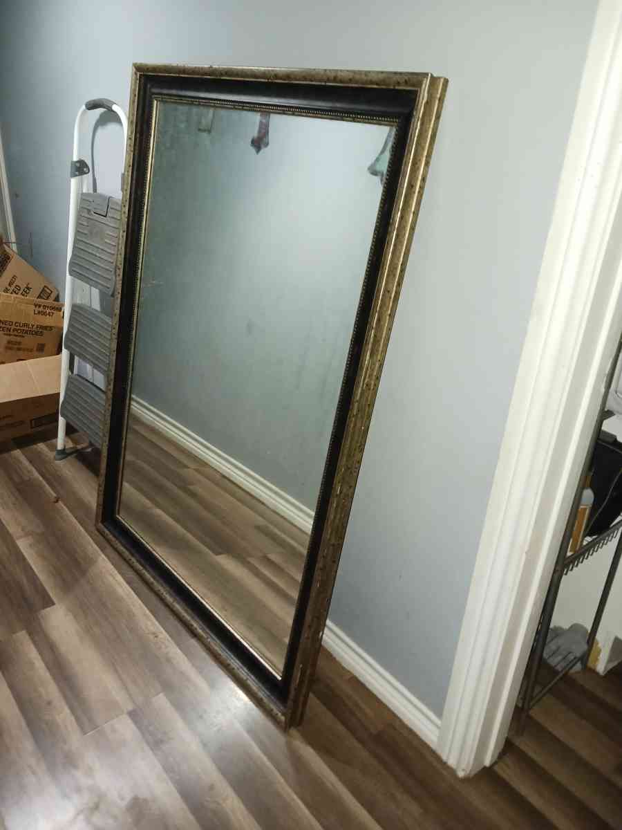 selling this mirror - Eagle Lake, Texas - FleaMarketBay