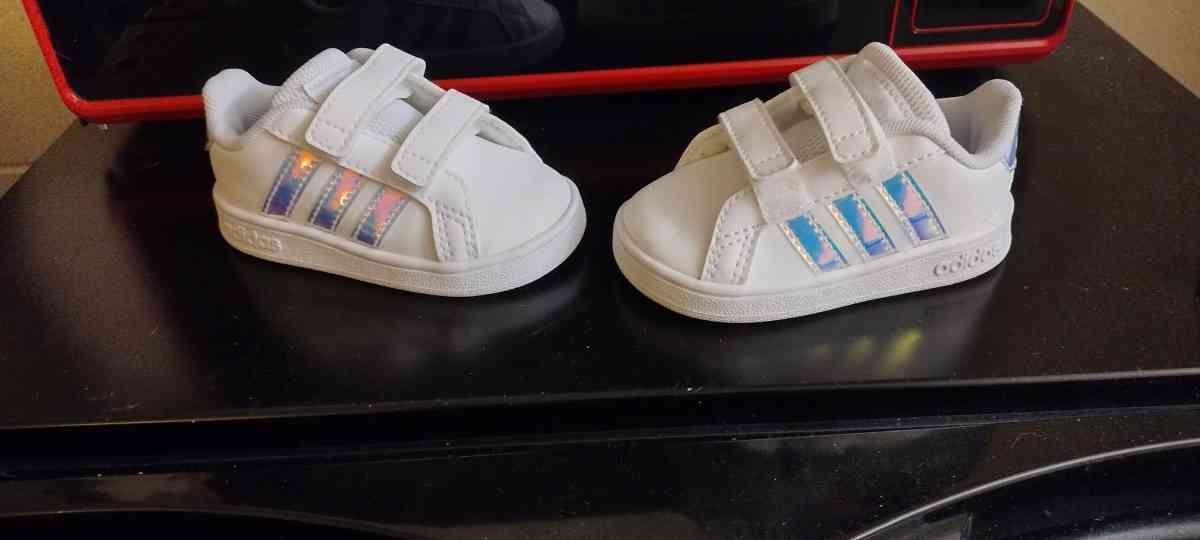 Adidas - Arab, Alabama - FleaMarketBay