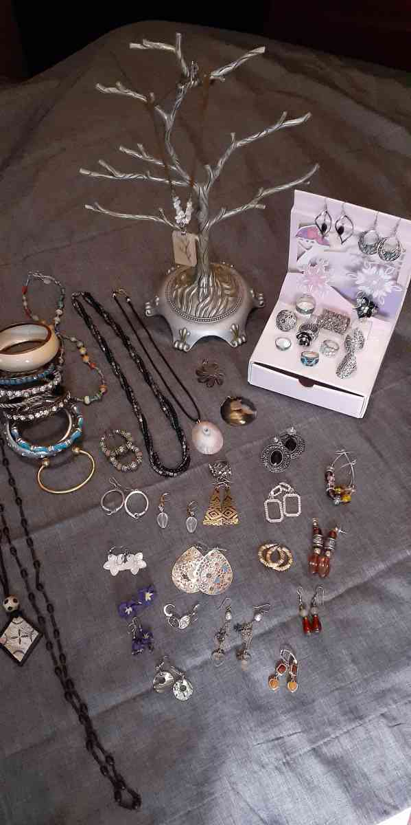 jewelry - Waimanalo, Hawaii - FleaMarketBay