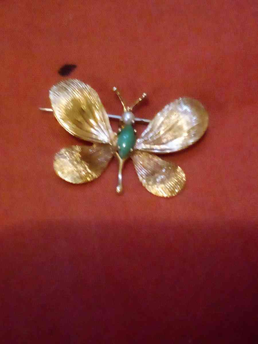 vintage 1960s 18k gold pearl butterfly brooch - Mill Spring, North Carolina - FleaMarketBay
