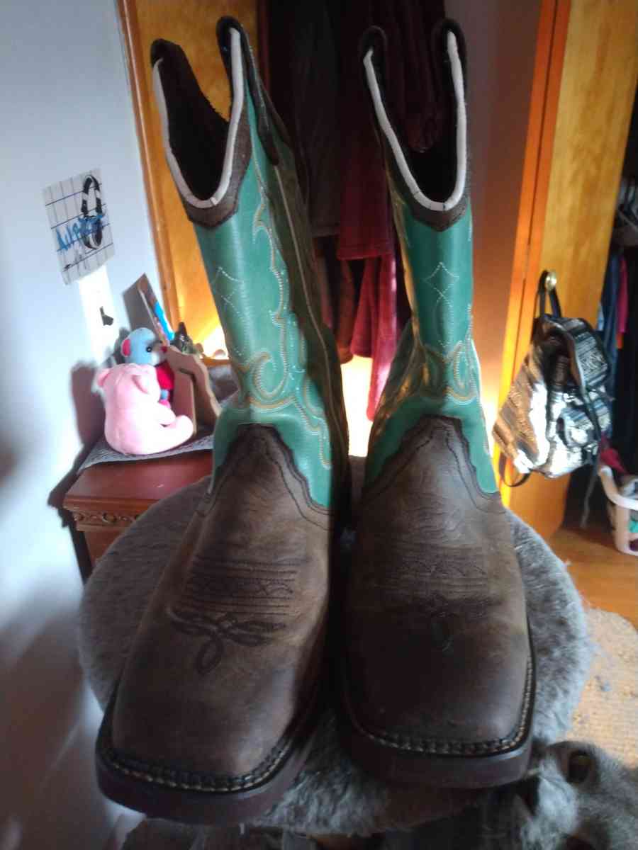 cowboy boots for women - Godfrey, Illinois - FleaMarketBay