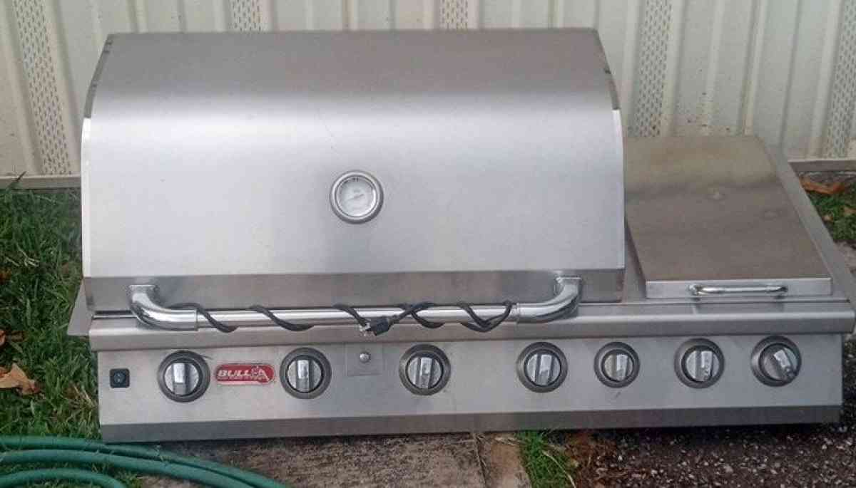 BULL STAINLESS STEEL OUTDOOOR GRILL - Houston, Texas
