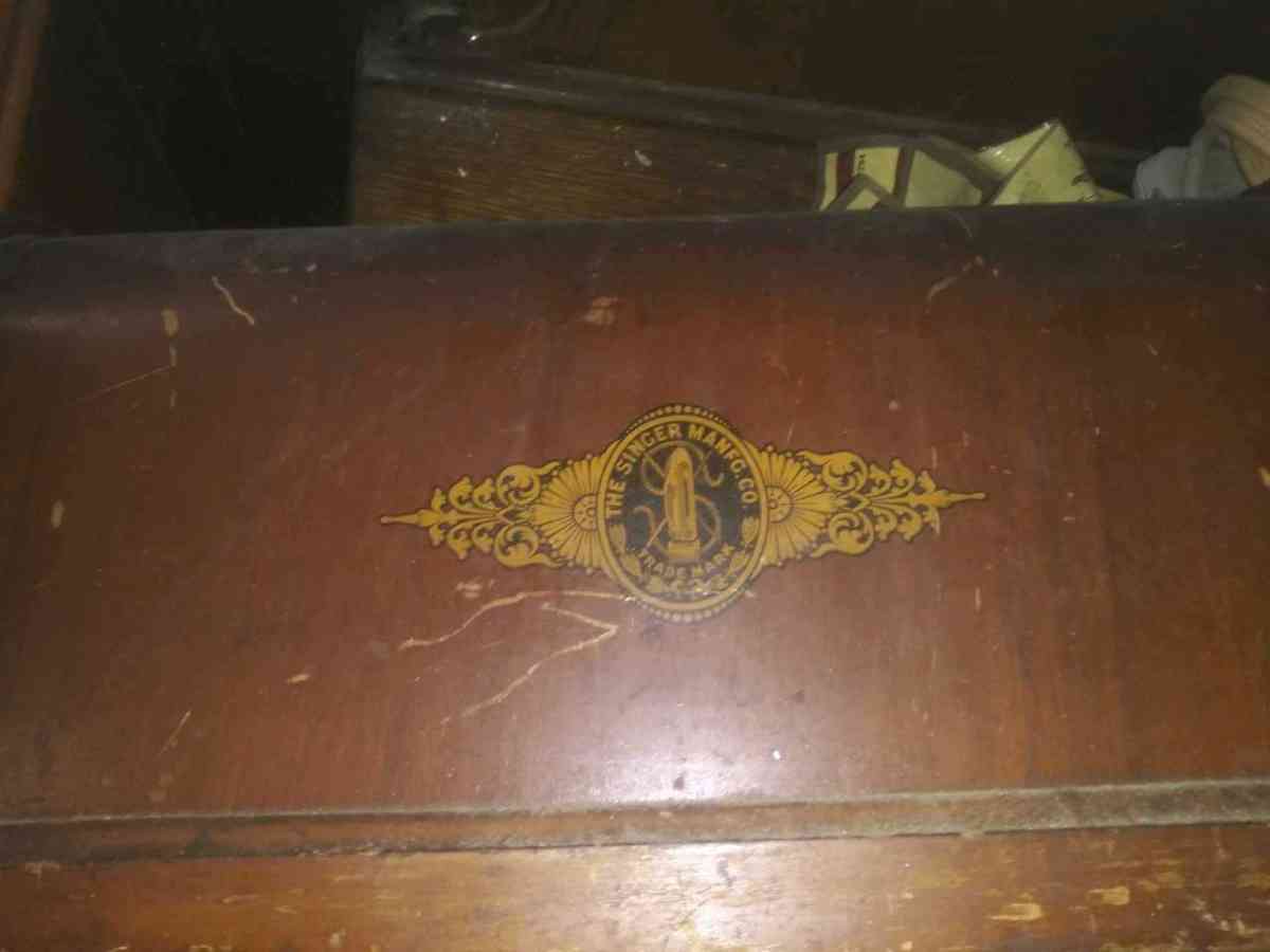 singer sewing machine - Strawberry Plains, Tennessee - FleaMarketBay