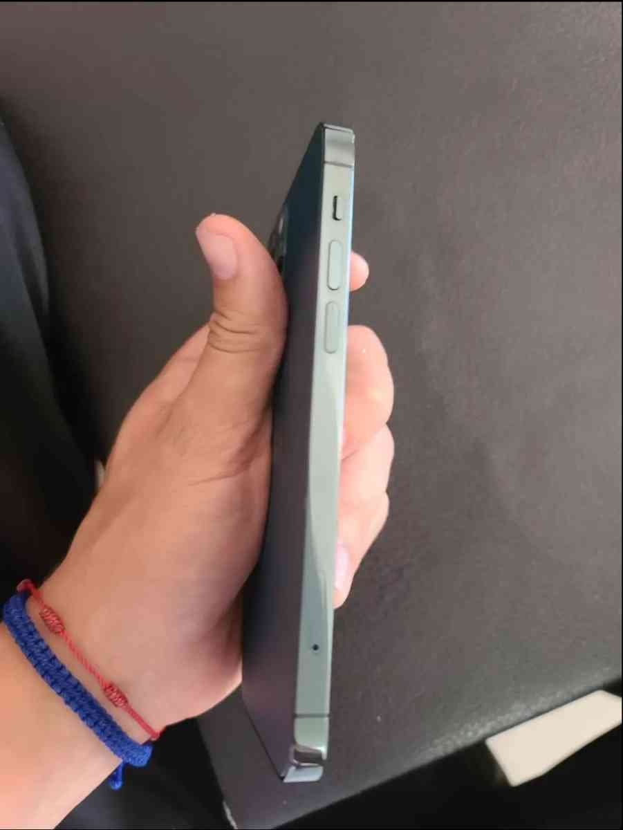 IPhone 12 pro max - Ashaway, Rhode Island - FleaMarketBay