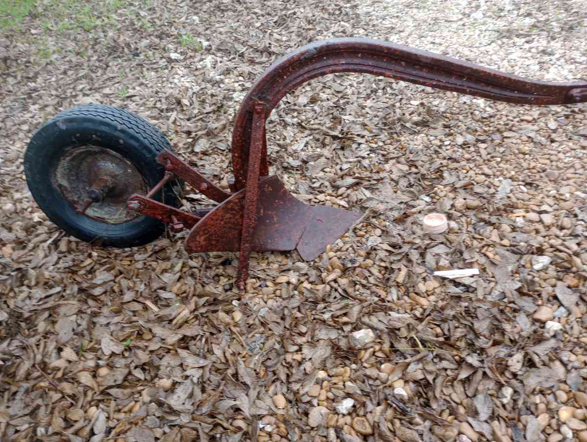 old pull behind plow - Kaufman, Texas - FleaMarketBay