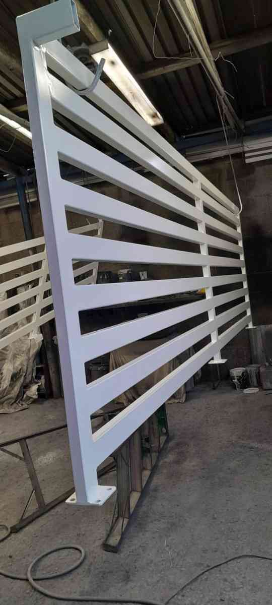 Fencing Doors - Altadena, California - FleaMarketBay