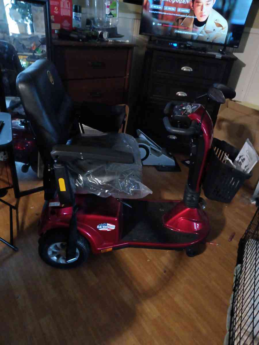 mobility scooter 350 max weight with vehicle rack carrier - Waco, Texas - FleaMarketBay