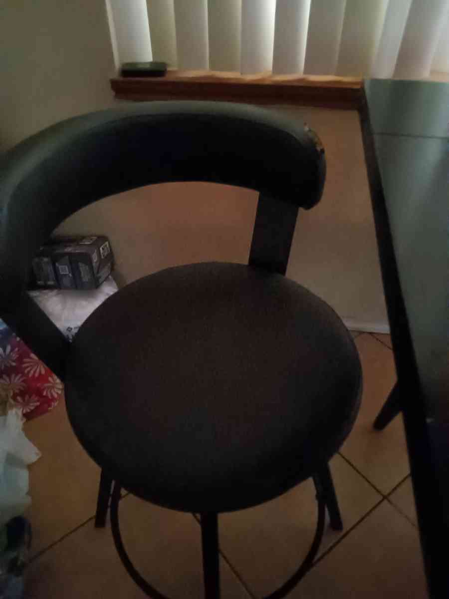 dinning table with 4 chairs - Edinburg, Texas - FleaMarketBay