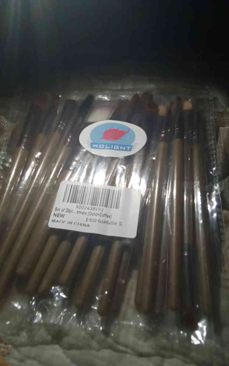 I am selling make up brushes - Calexico, California