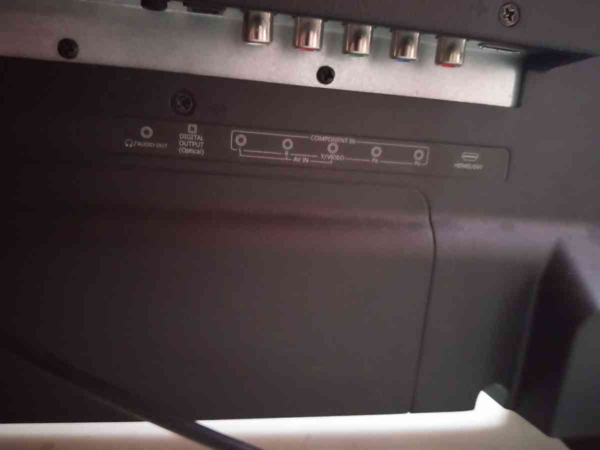 hennisee flatscreen tv - Wichita, Kansas - FleaMarketBay