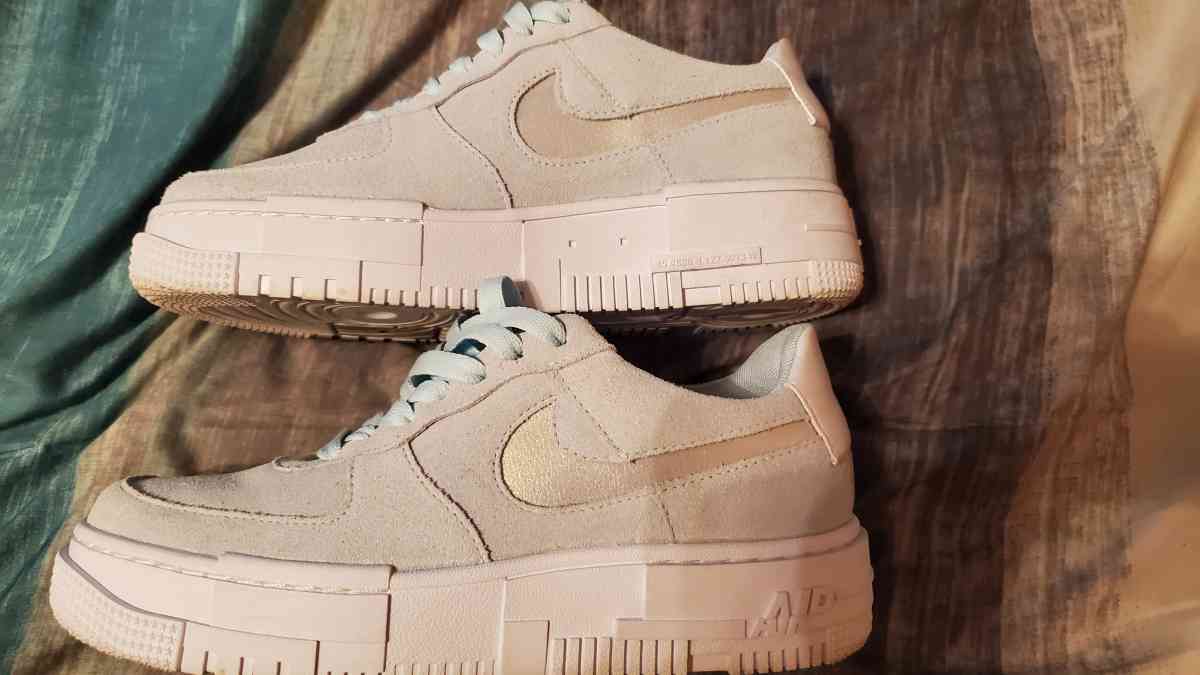 Air Force 1 Pixel Glacier Blue - New Bedford, Massachusetts - FleaMarketBay
