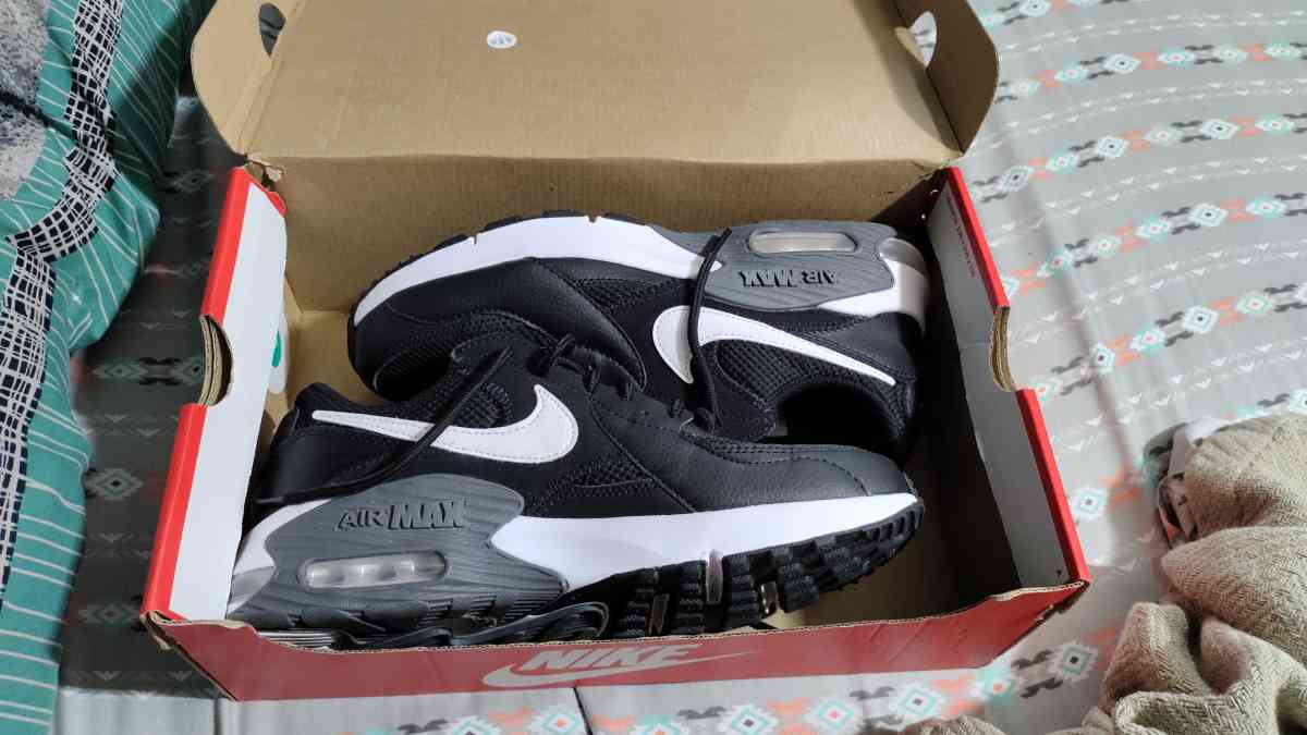 women's Nike air max excee - Franklin, Ohio - FleaMarketBay