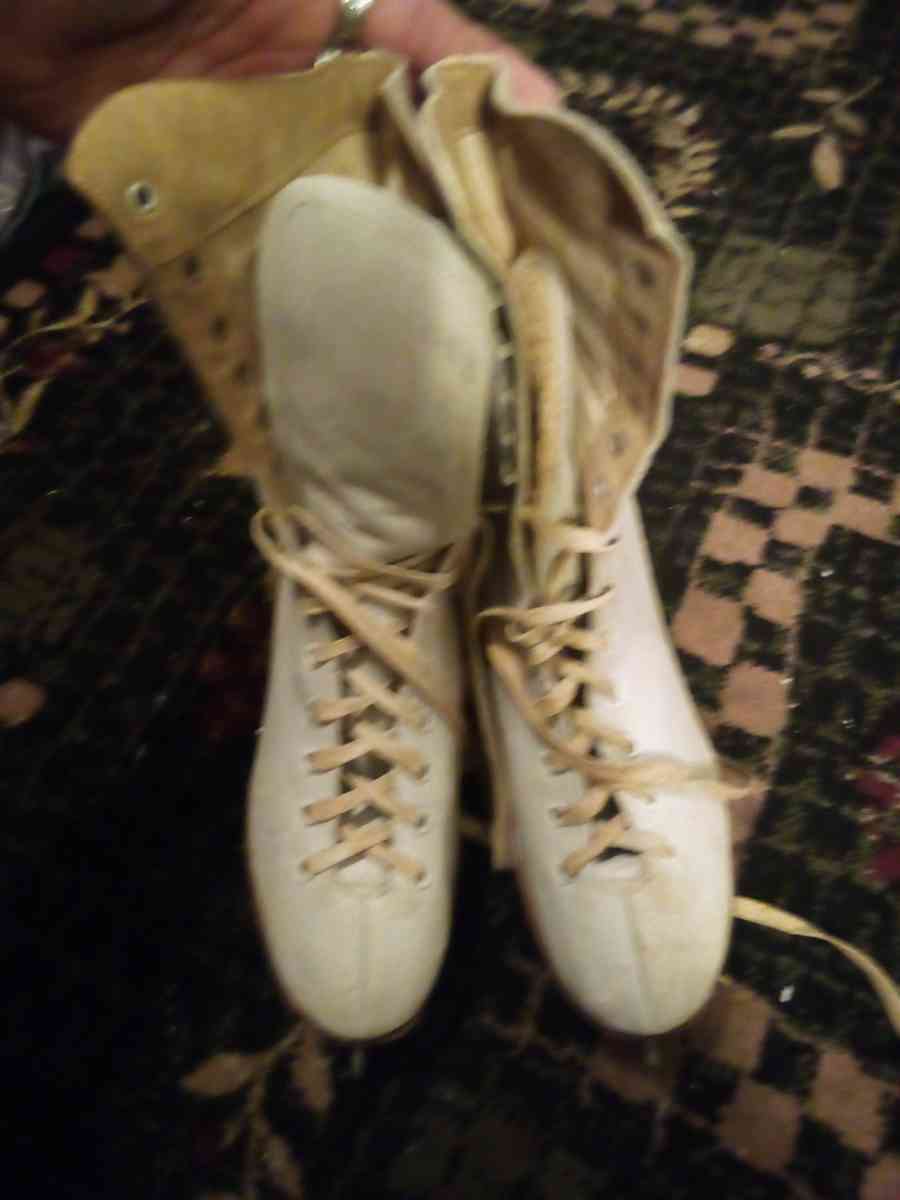 size 5 ice skates - Canton, Ohio - FleaMarketBay