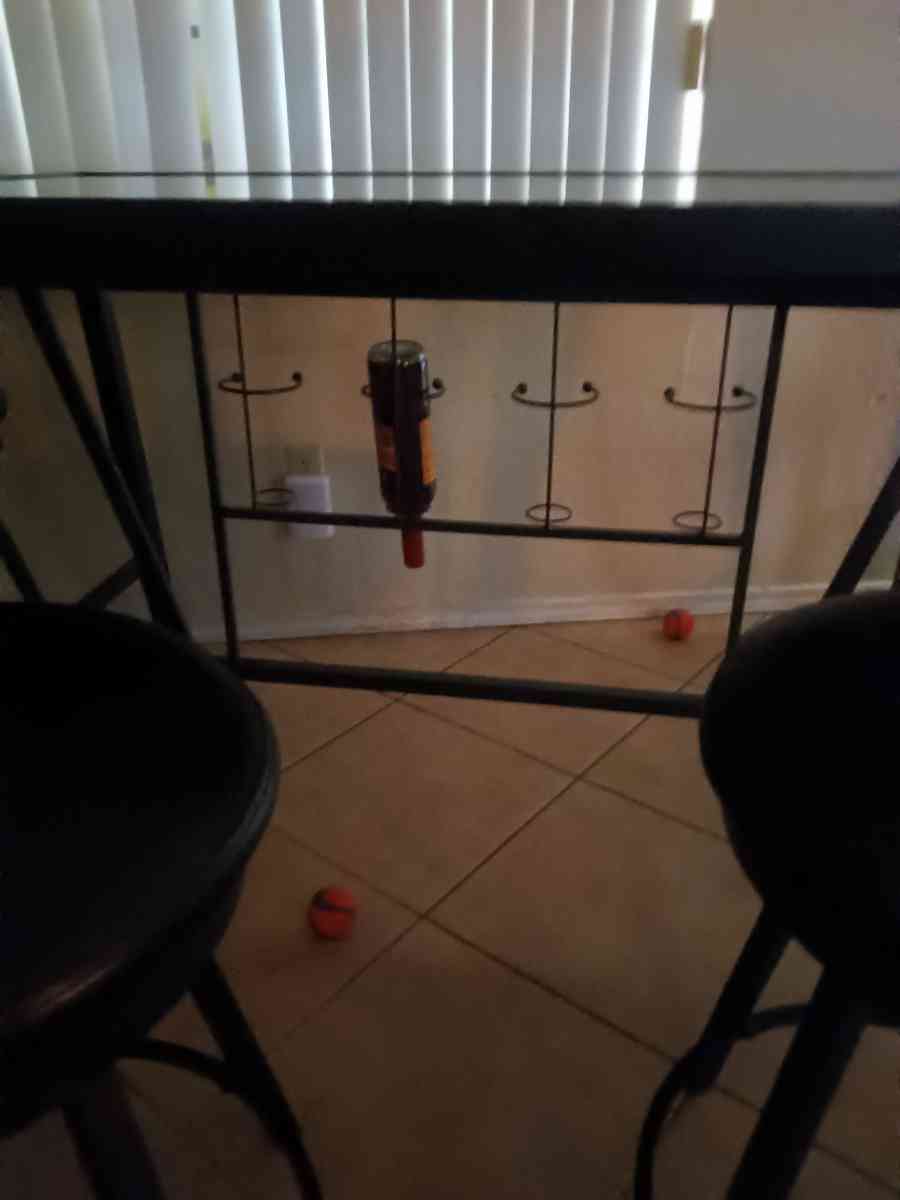 dinning table with 4 chairs - Edinburg, Texas - FleaMarketBay