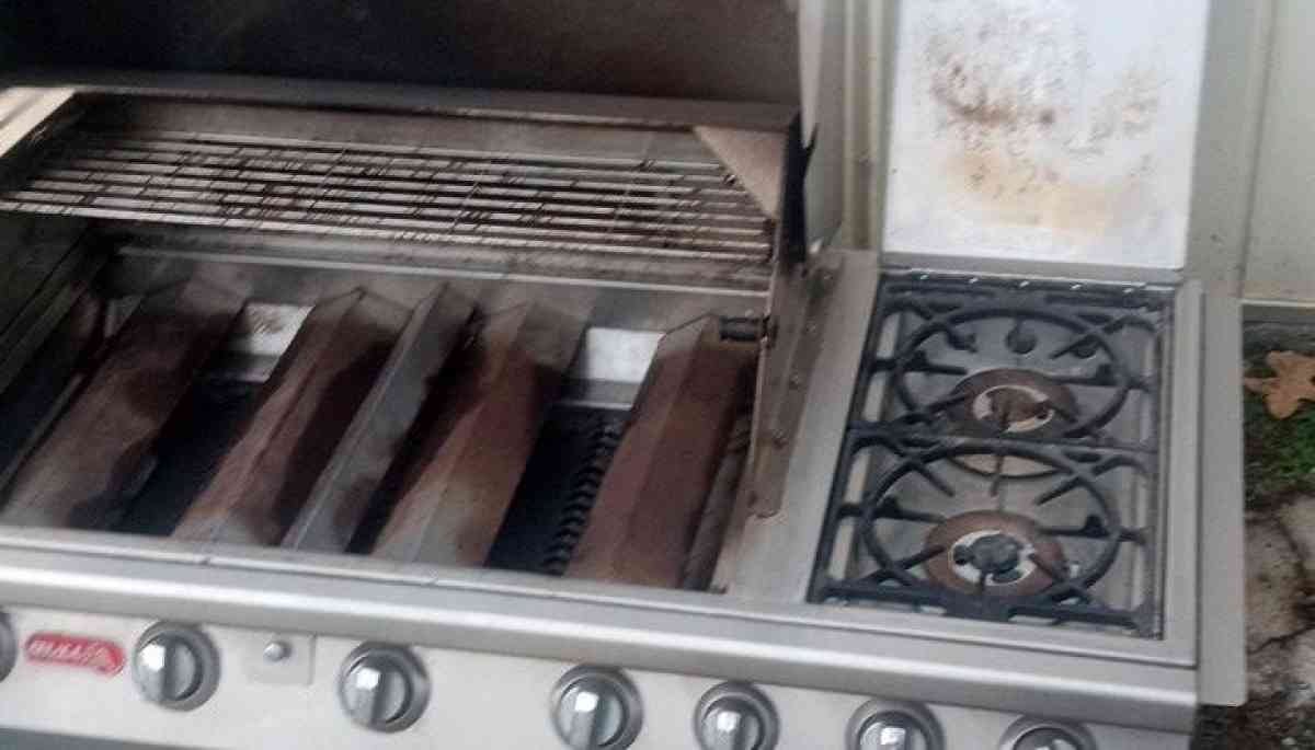 BULL STAINLESS STEEL OUTDOOOR GRILL - Houston, Texas - FleaMarketBay