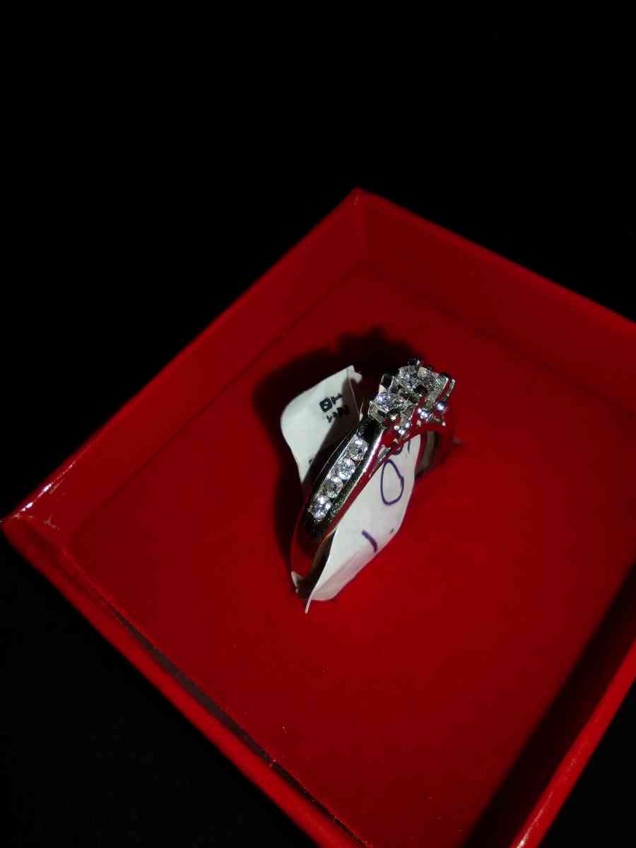 jewlry women's ring - Houston, Texas - FleaMarketBay