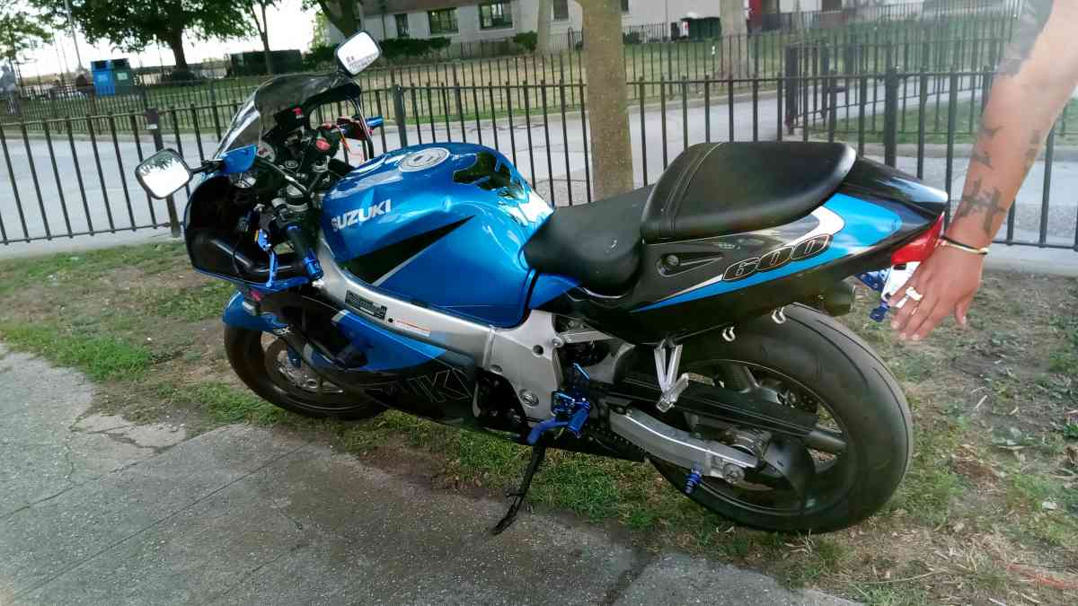 Suzuki gx600 - Brooklyn, New York - FleaMarketBay