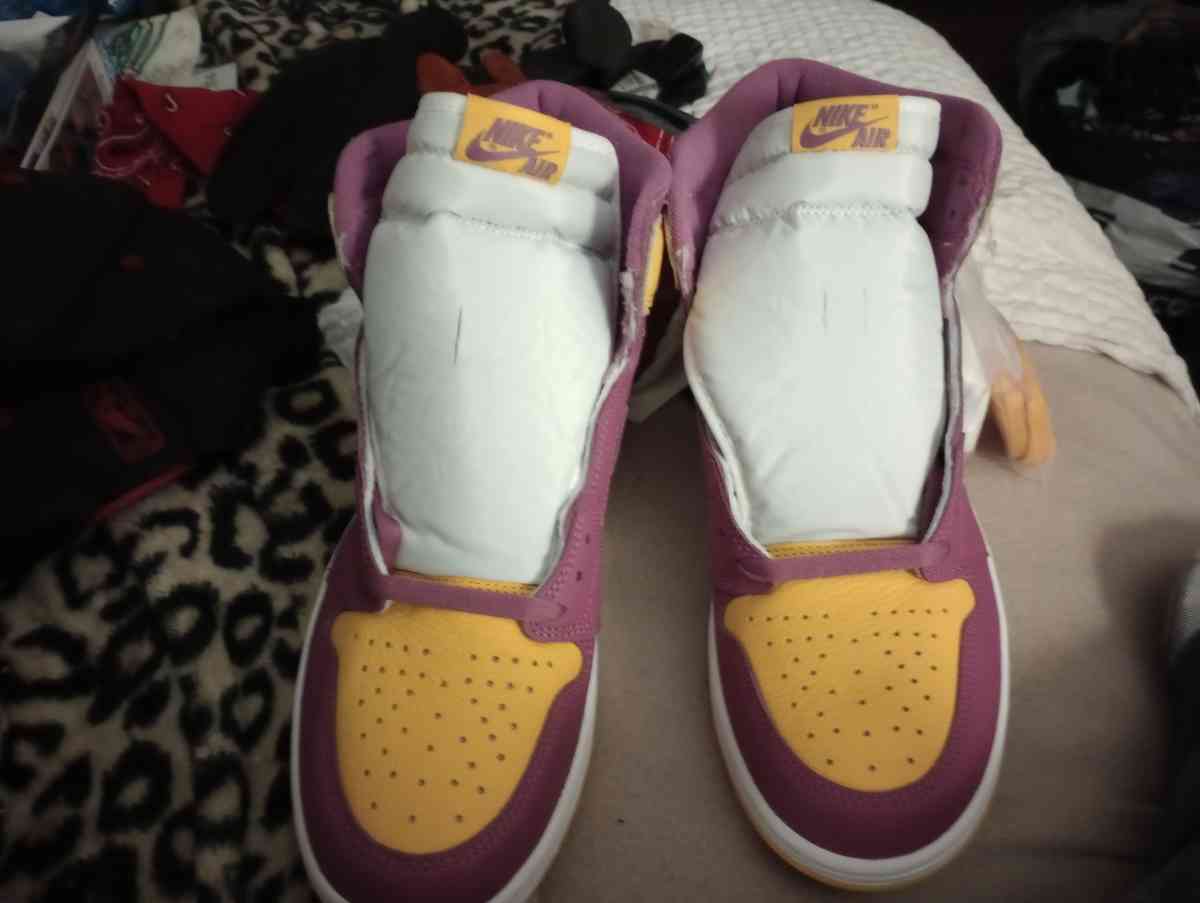 Mans Air Jordan 1 Retro High OG - Newport Beach, California - FleaMarketBay