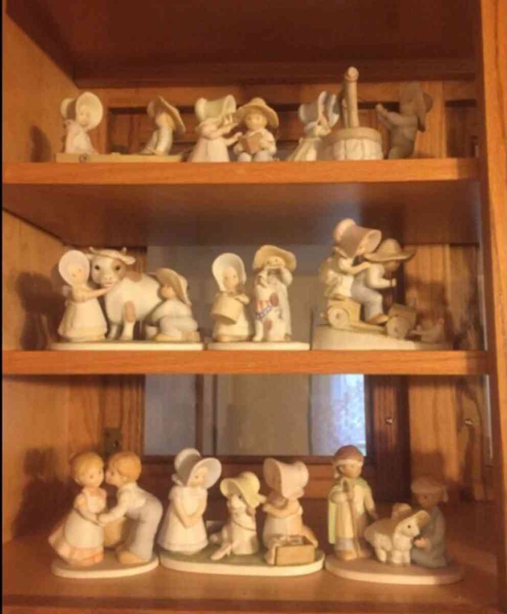 Home Interiors Circle of Friends Figurines and Christmas Pla - Mc Minnville, Tennessee - FleaMarketBay