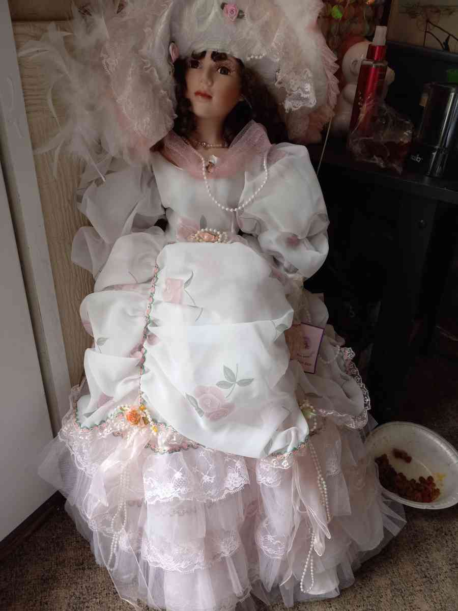 porclin dolls - Franklin, Indiana - FleaMarketBay