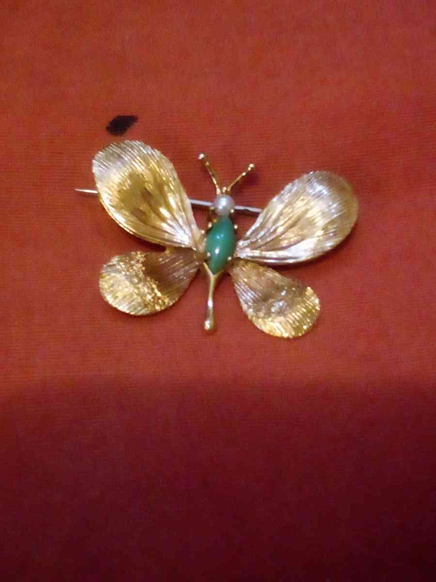 vintage 1960s 18k gold pearl butterfly brooch - Mill Spring, North Carolina - FleaMarketBay