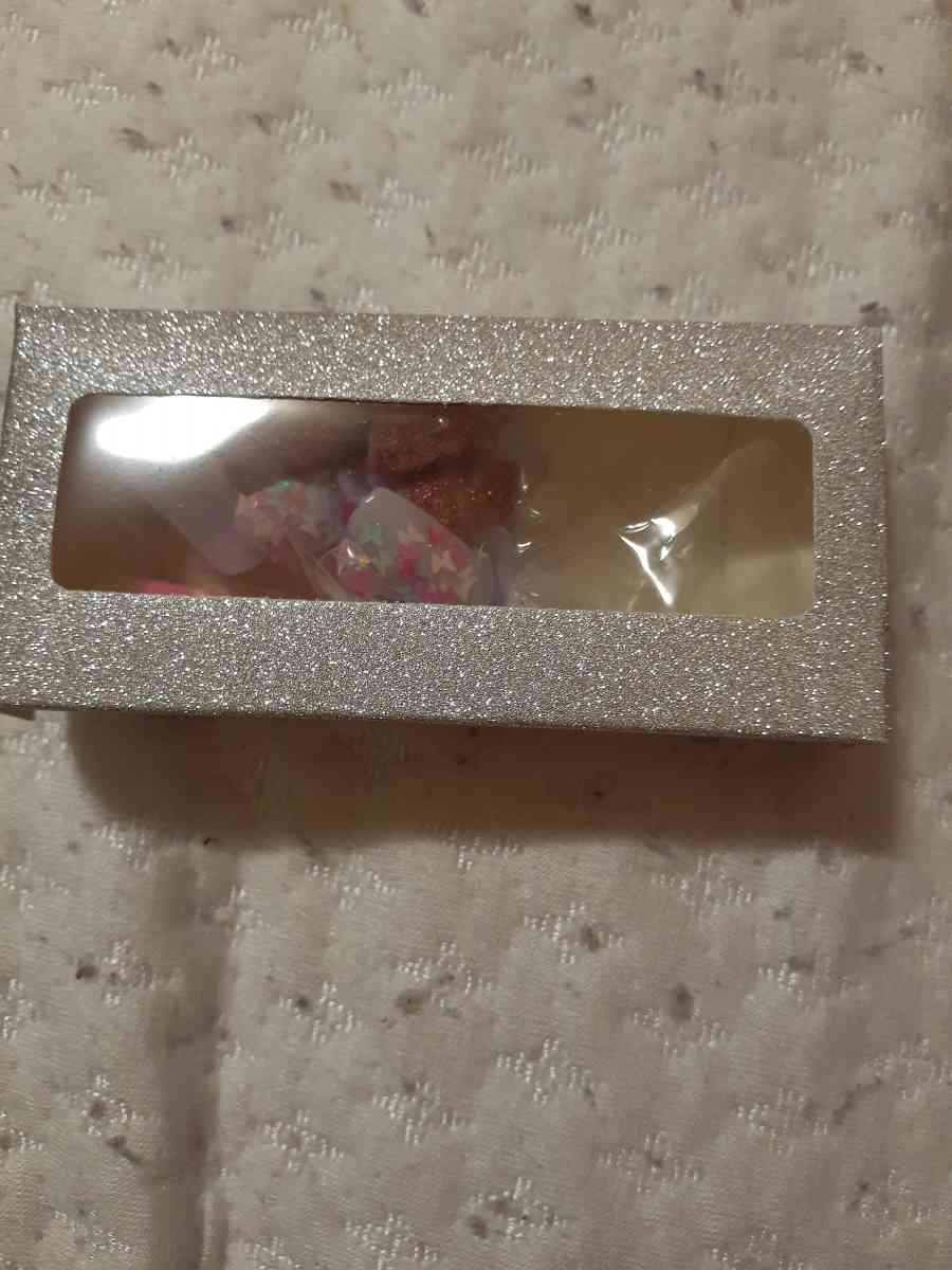 very pretty butterfly nails with glue