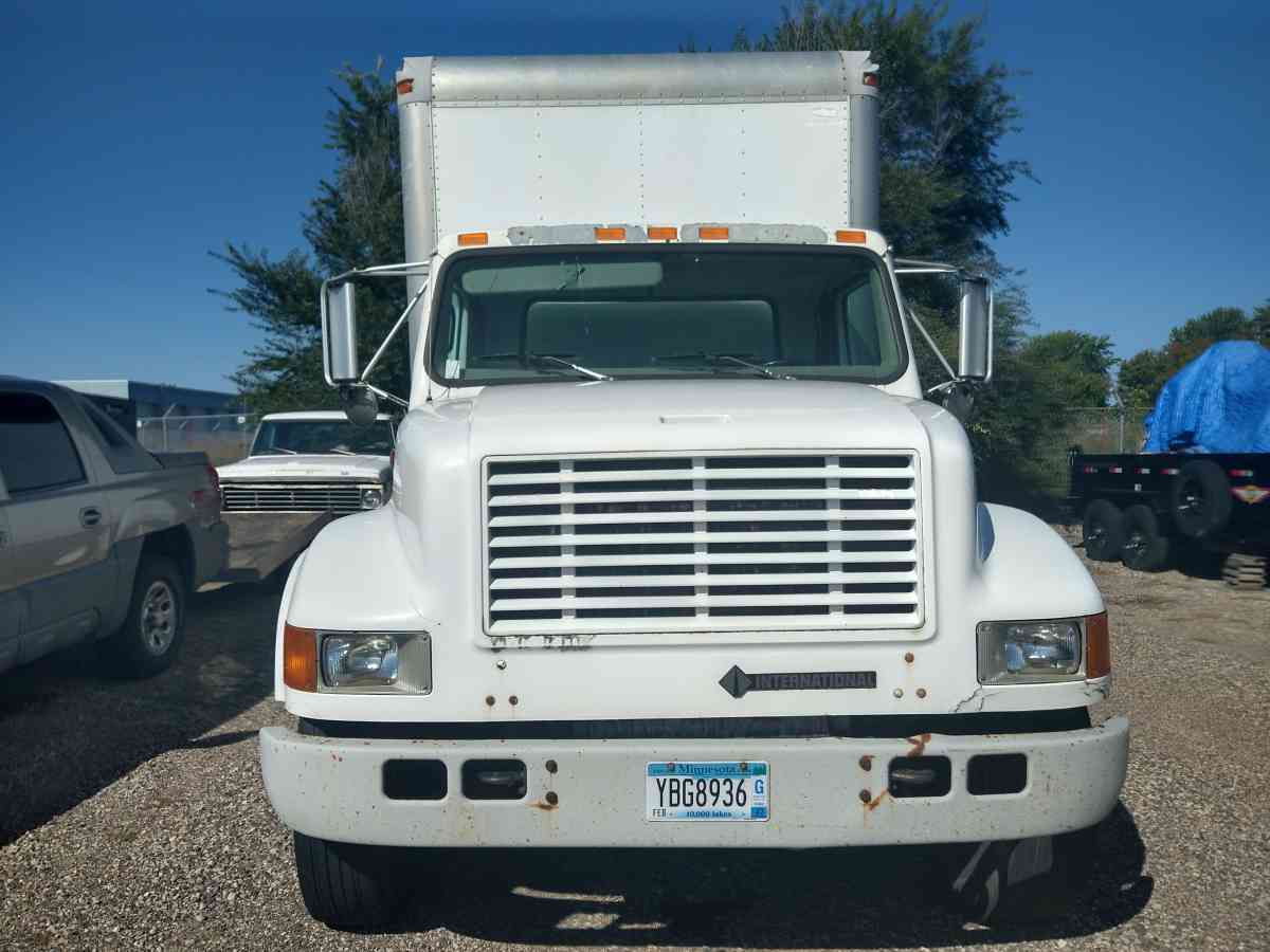 2001 international straight truck 4700 series - Anoka, Minnesota - FleaMarketBay