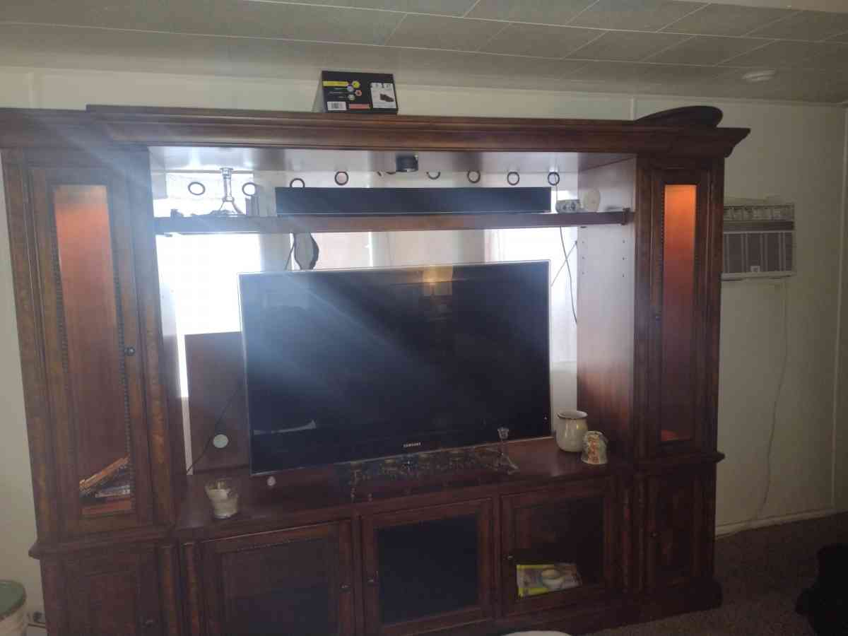 gorgeous Amish entertainment center - Greenacres, Washington - FleaMarketBay
