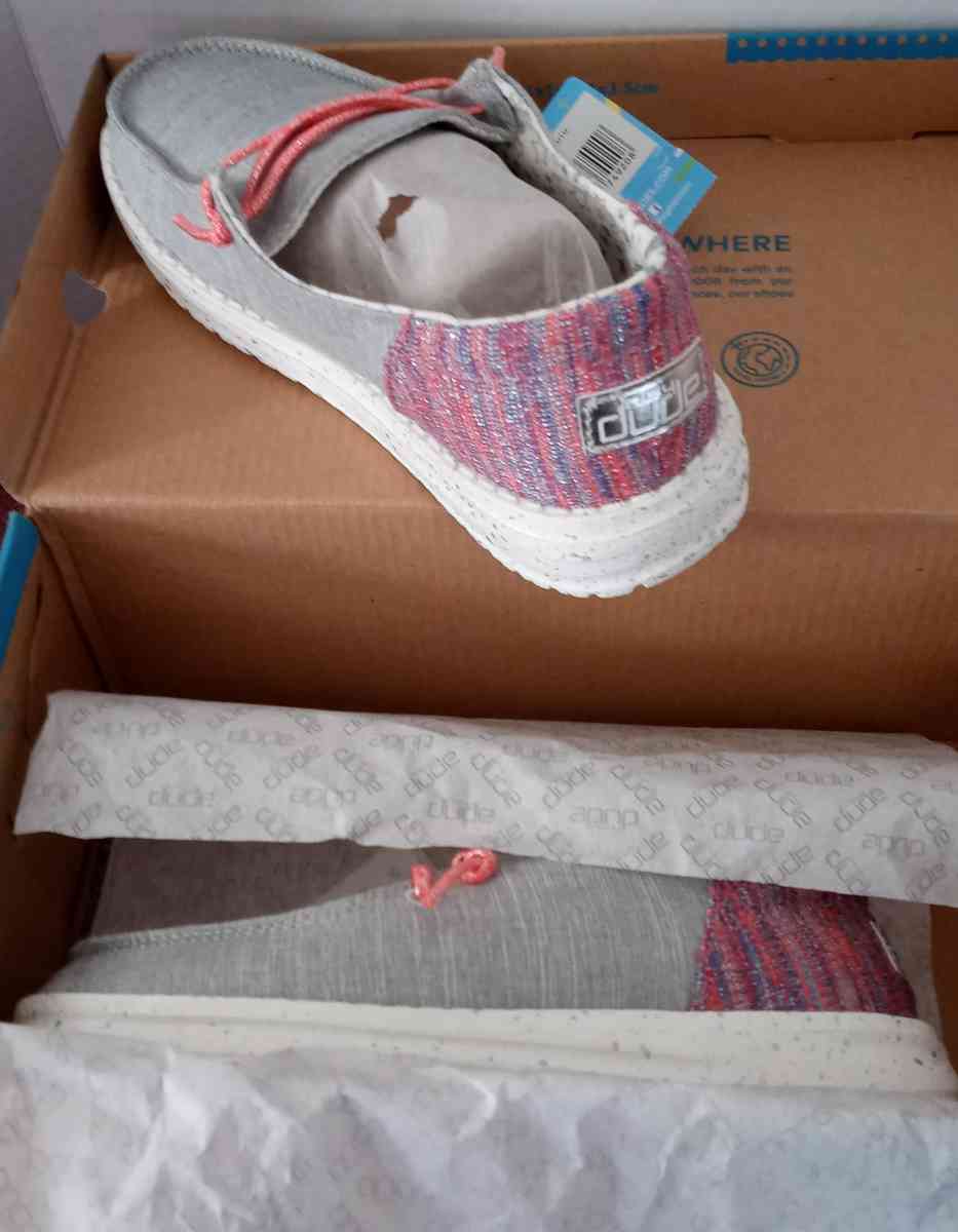 girls hey dudes size 3y 4l - Smithfield, North Carolina - FleaMarketBay