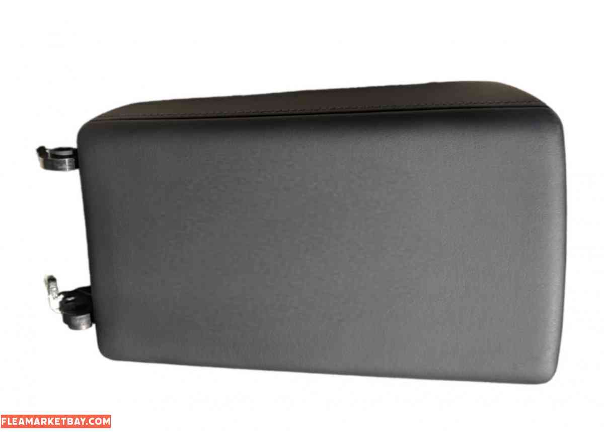 Tesla Model 3 Center Console Lid (Blk) - San Diego, California - FleaMarketBay
