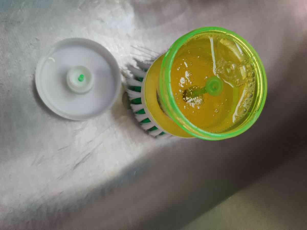 Dish washing Brush with soap dispenser - El Paso, Texas - FleaMarketBay